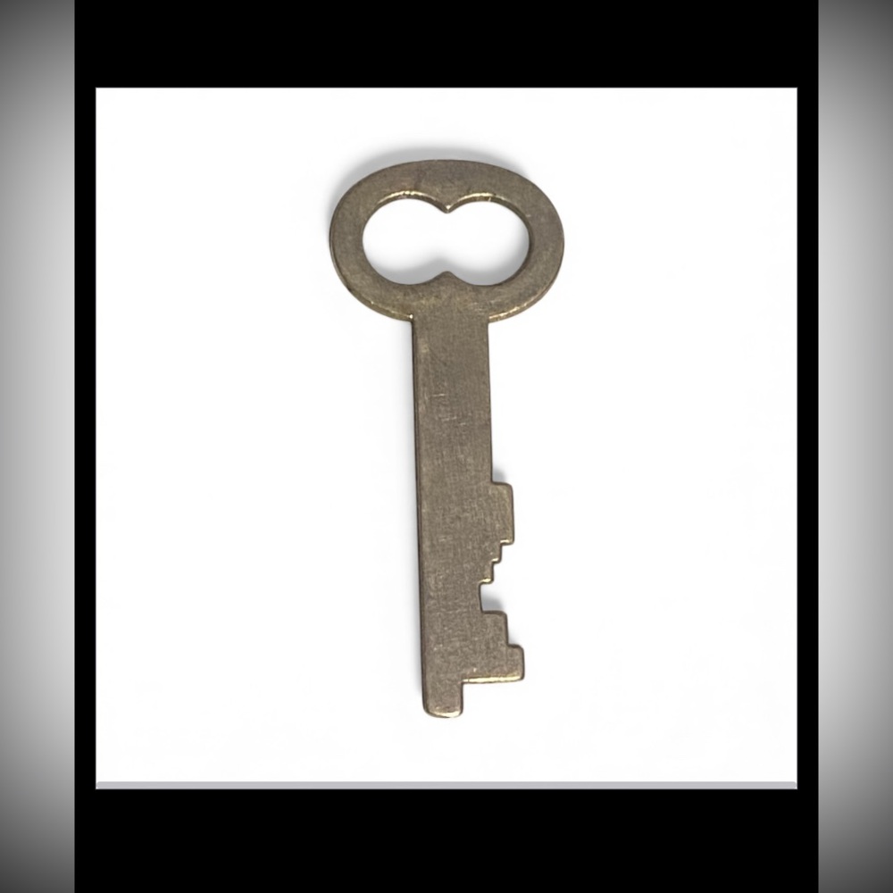 Vintage Key #7579